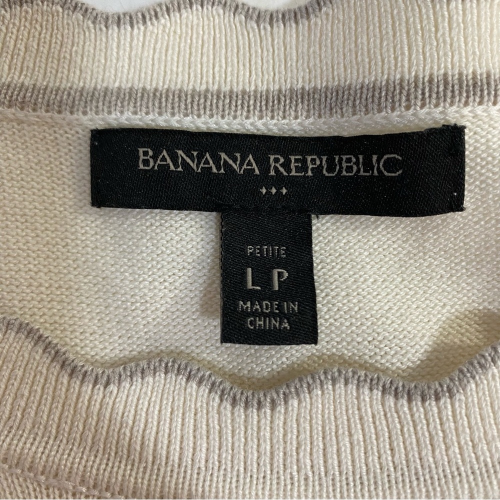 Banana Republic Cream Scalloped Crew Neck Sweater Large Petite - Picture 10 of 15